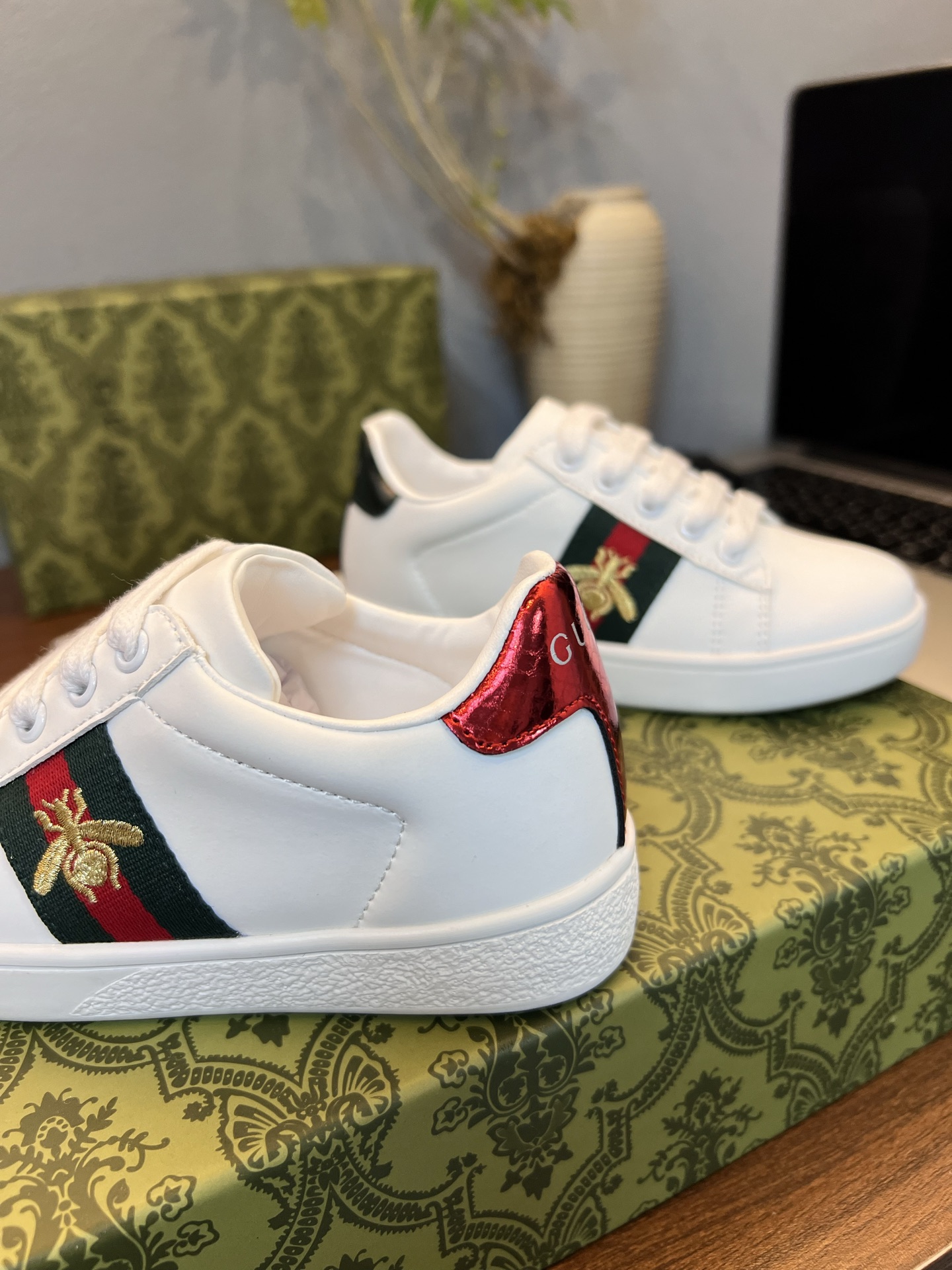 Children's shoes child